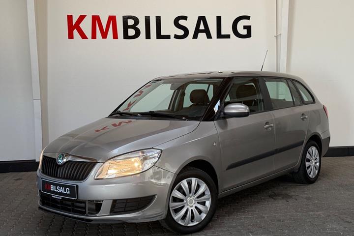 Grå Skoda Fabia fra 2011
