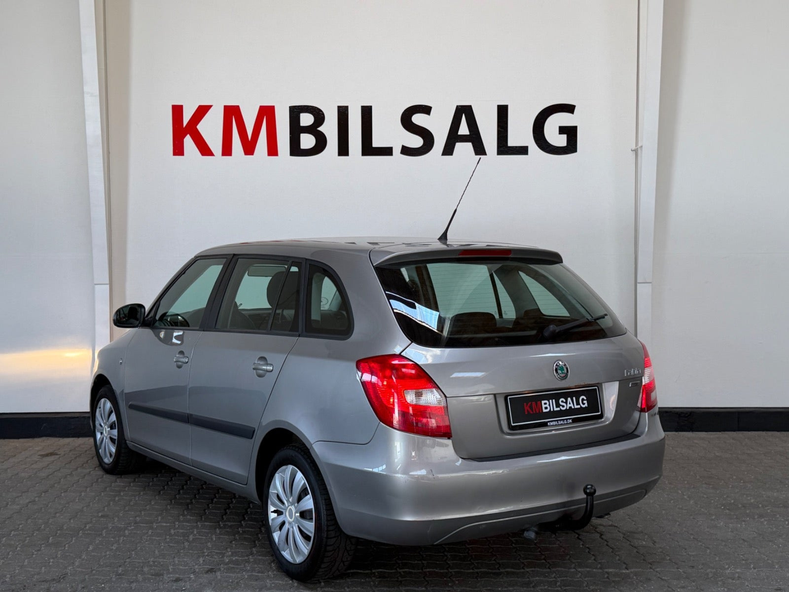 Grå Skoda Fabia fra 2011