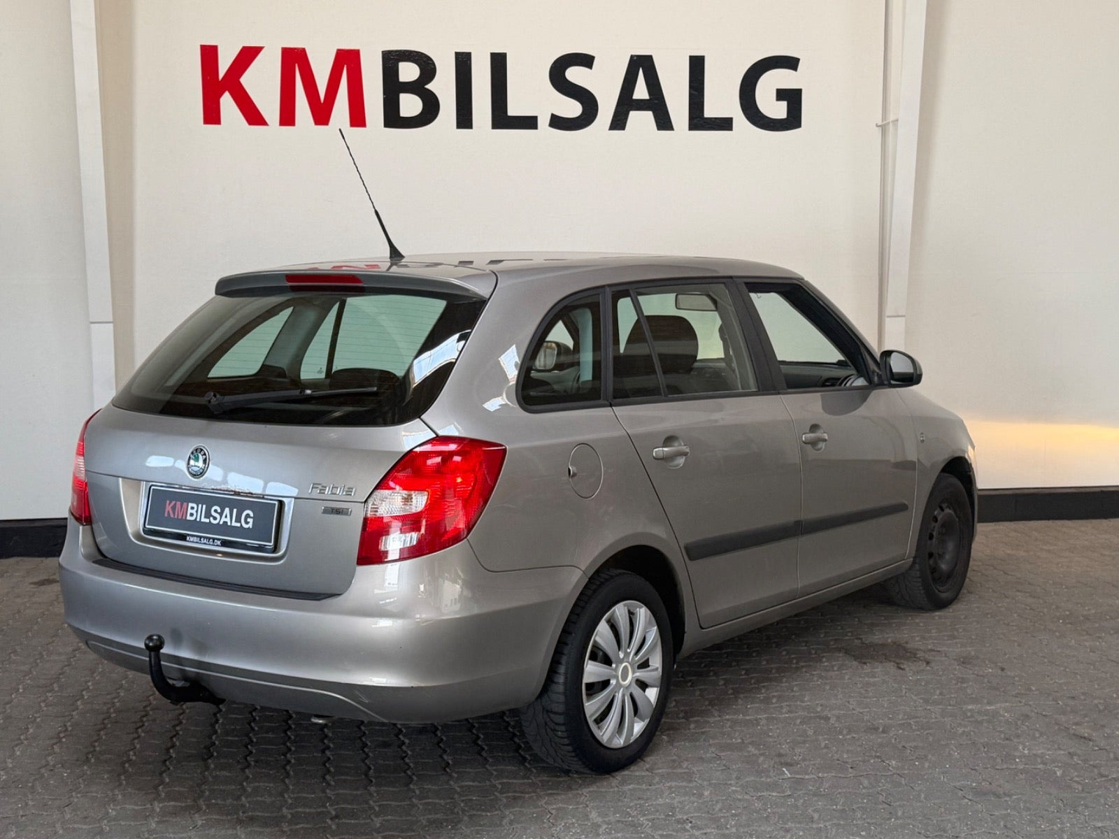 Grå Skoda Fabia fra 2011