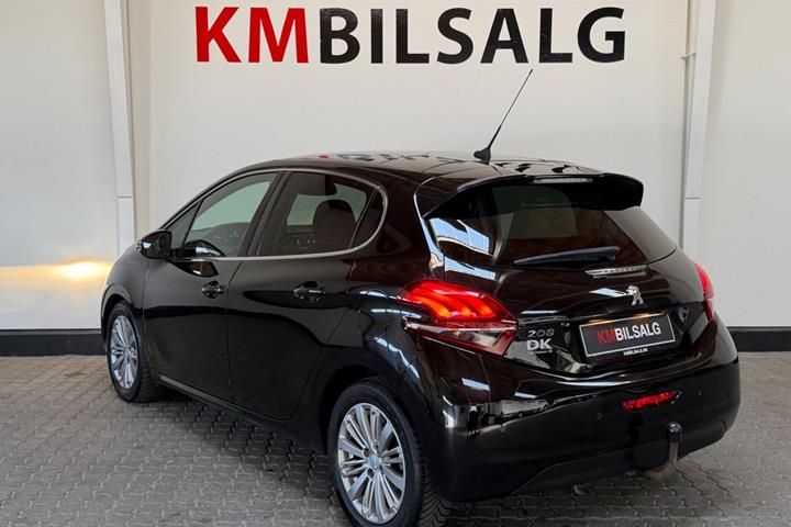 Sort Peugeot 208 fra 2018