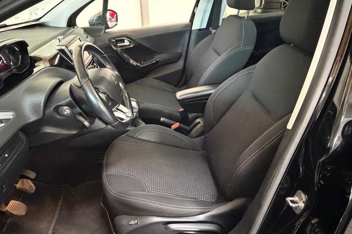 Sort Peugeot 208 fra 2018