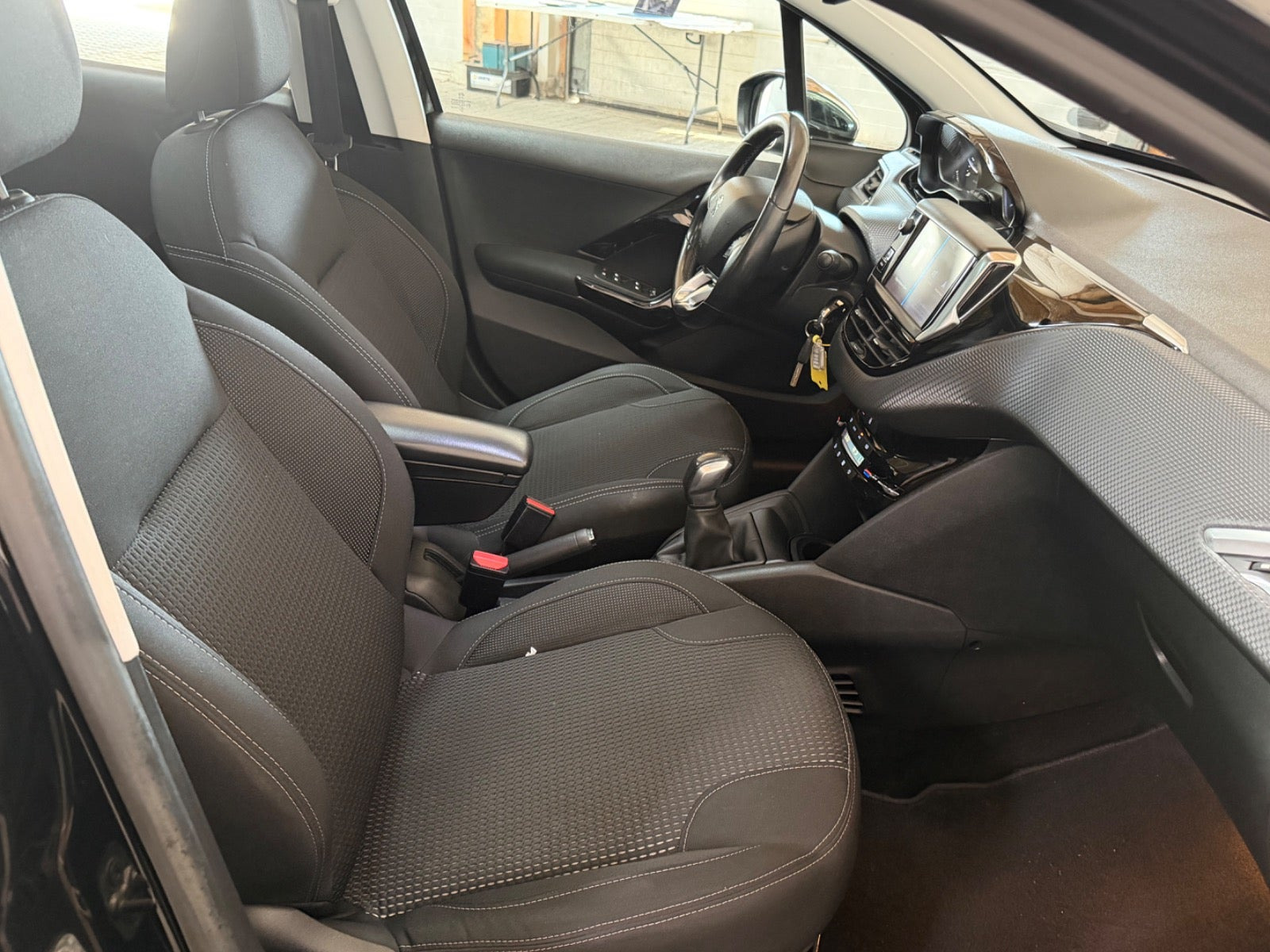 Sort Peugeot 208 fra 2018