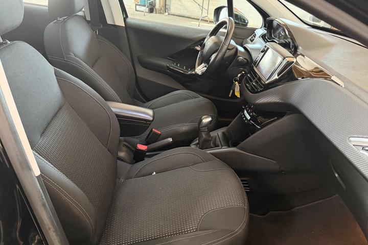 Sort Peugeot 208 fra 2018