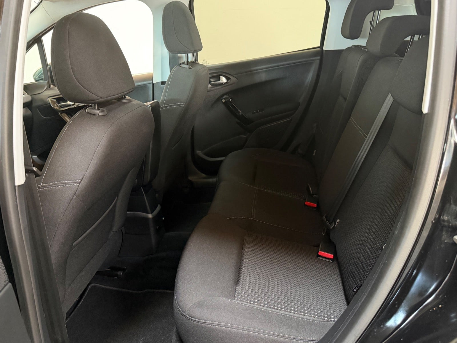 Sort Peugeot 208 fra 2018