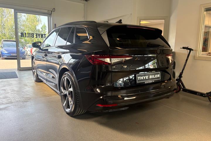 Sort Skoda Enyaq fra 2023