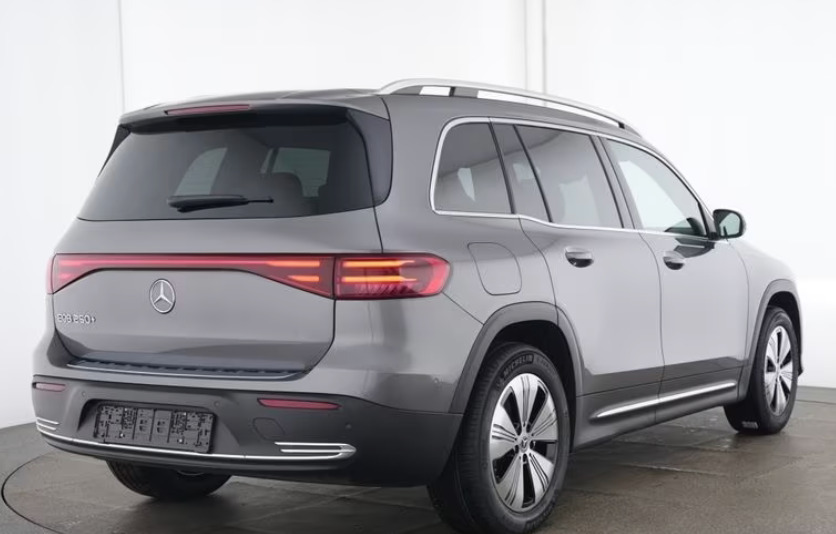 Grå Mercedes EQB250+ fra 2025