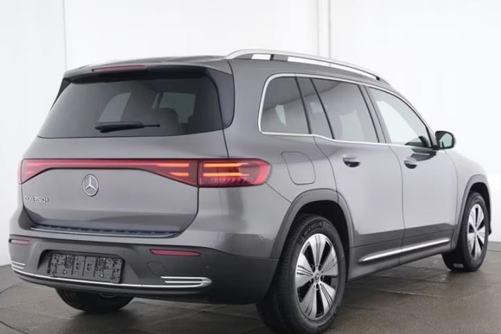Grå Mercedes EQB250+ fra 2025