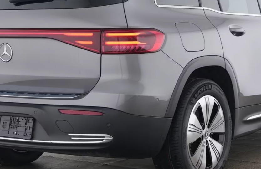 Grå Mercedes EQB250+ fra 2025