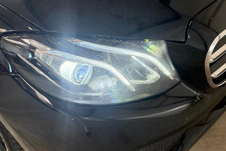 Sort Mercedes E220 d fra 2016