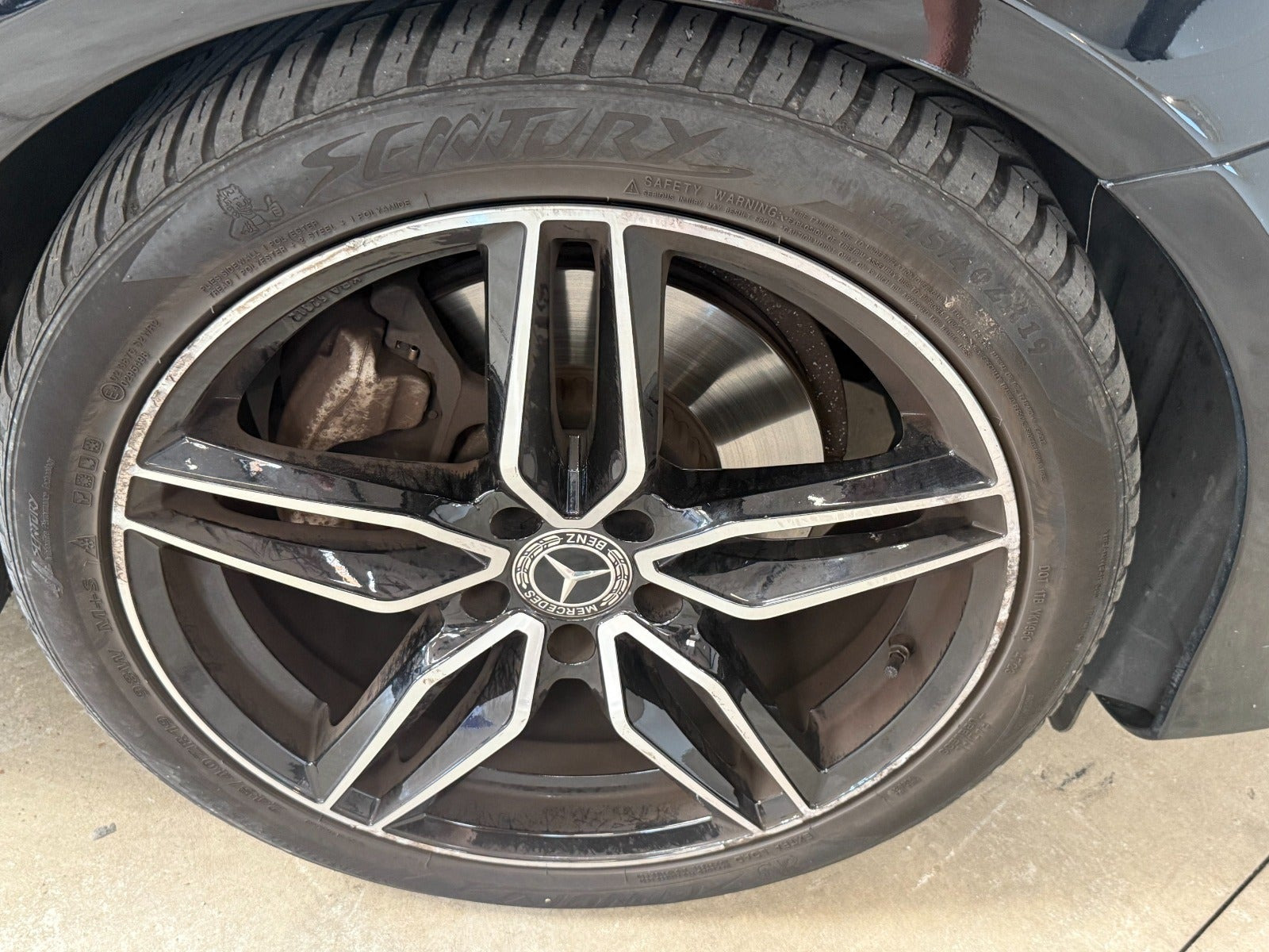 Sort Mercedes E220 d fra 2016