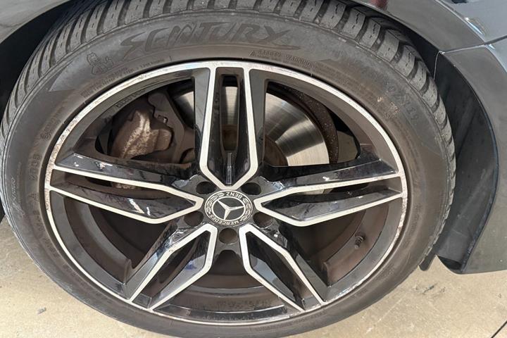 Sort Mercedes E220 d fra 2016