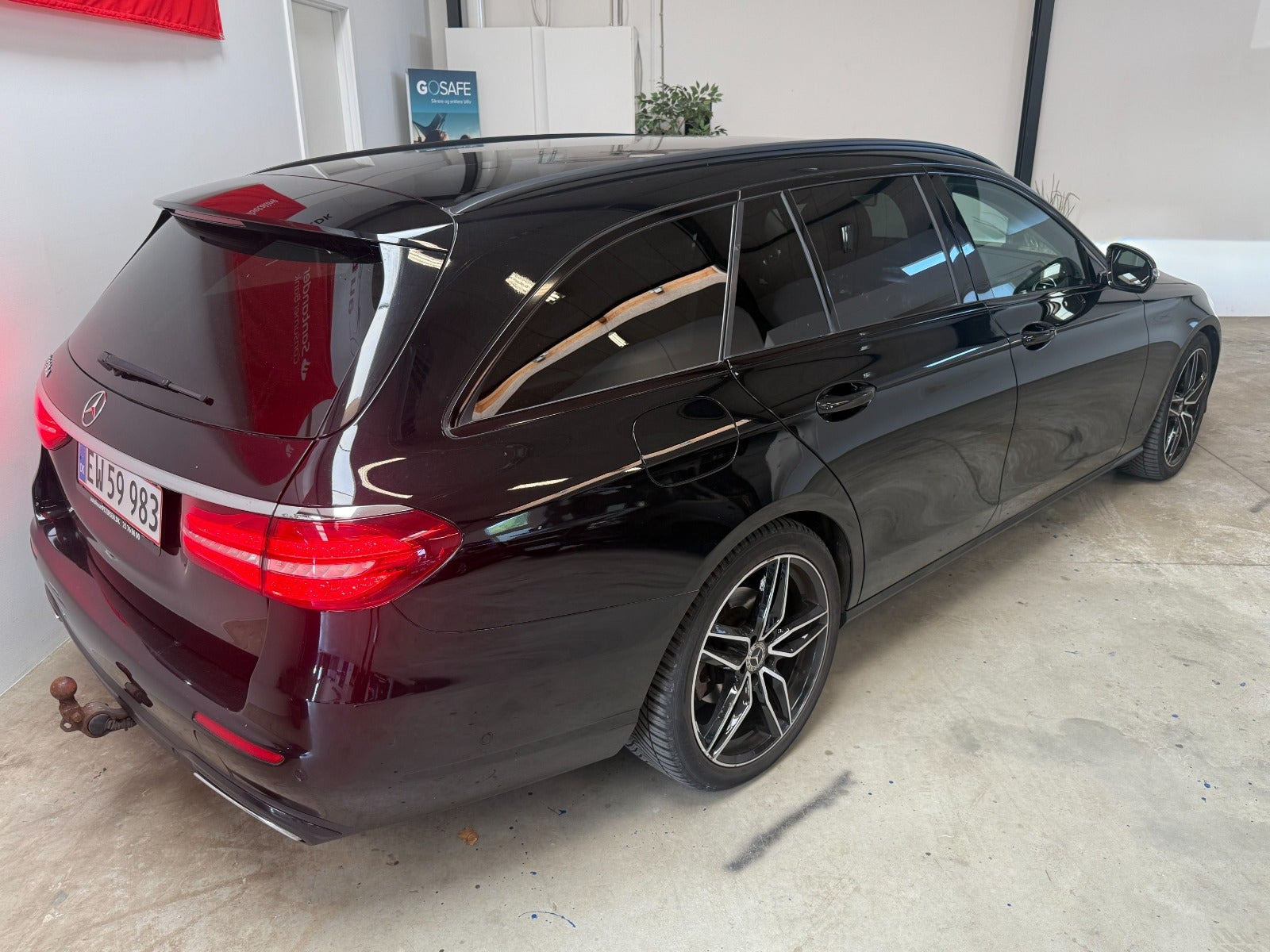 Sort Mercedes E220 d fra 2016