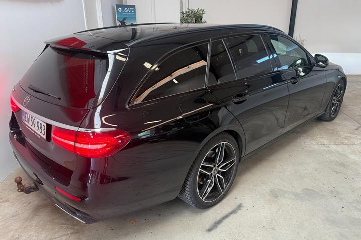 Sort Mercedes E220 d fra 2016