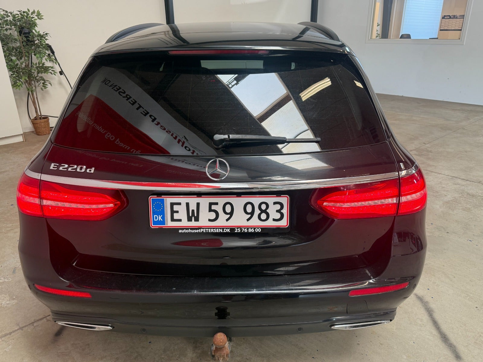 Sort Mercedes E220 d fra 2016