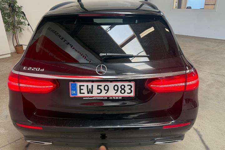 Sort Mercedes E220 d fra 2016
