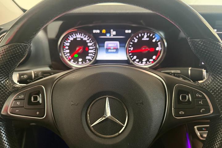 Sort Mercedes E220 d fra 2016