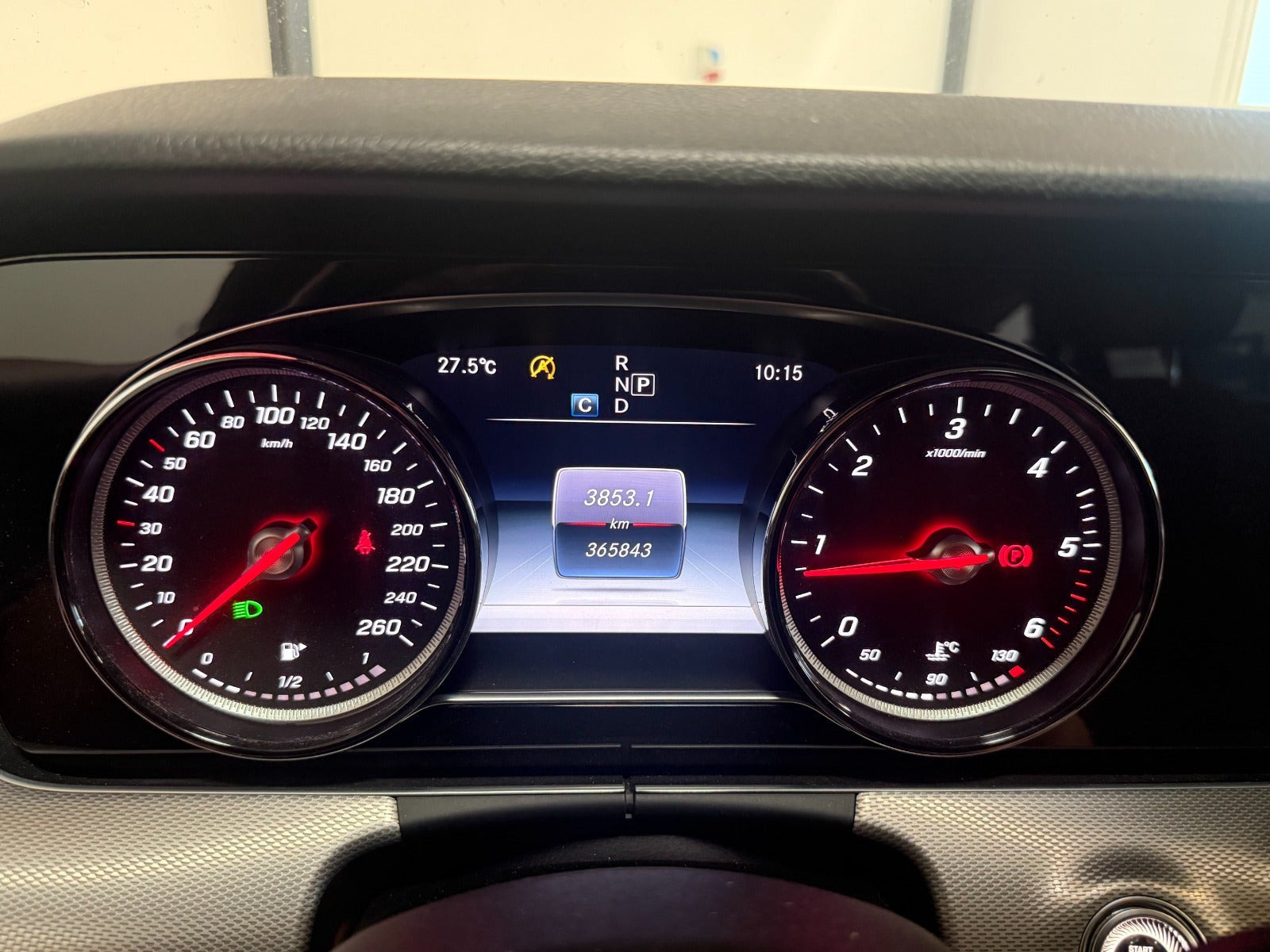 Sort Mercedes E220 d fra 2016