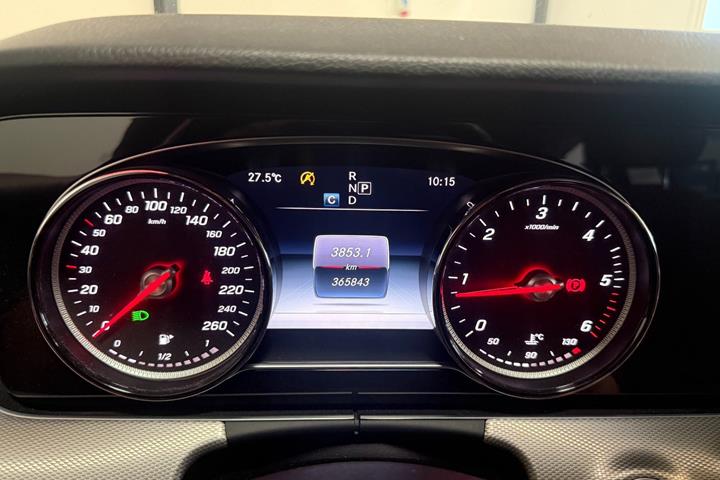 Sort Mercedes E220 d fra 2016