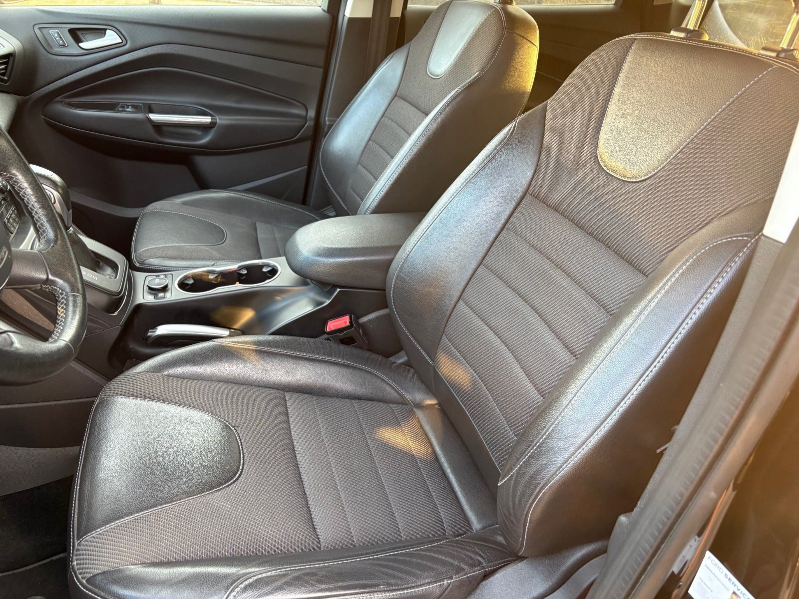 Sort Ford Kuga fra 2017