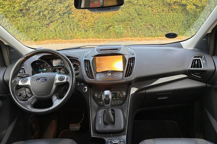 Sort Ford Kuga fra 2017
