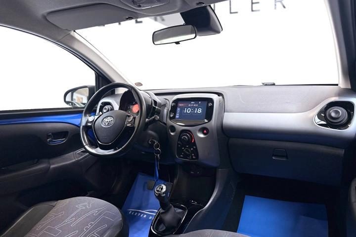 Blå Toyota Aygo fra 2018