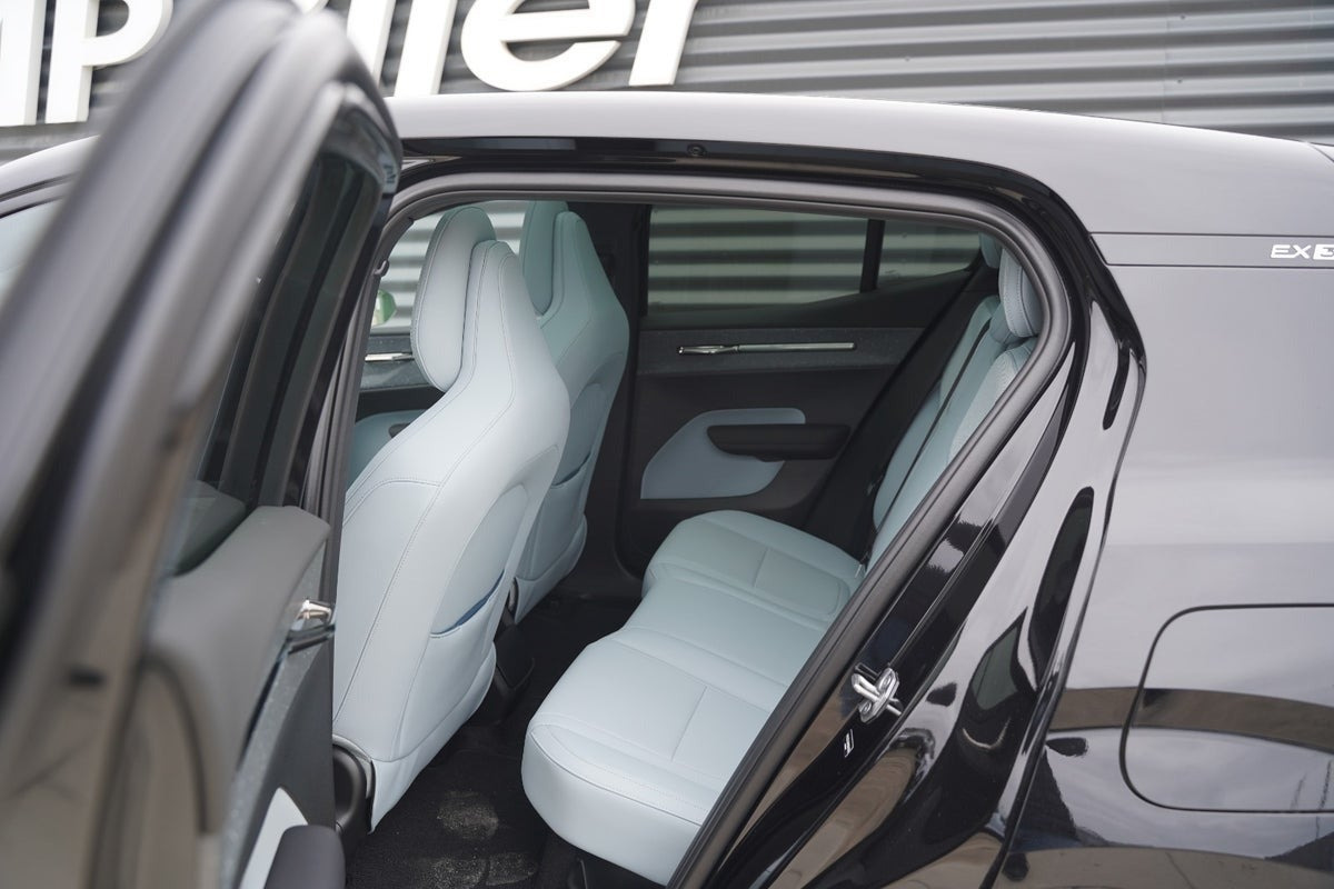 Sort Volvo EX30 fra 2025