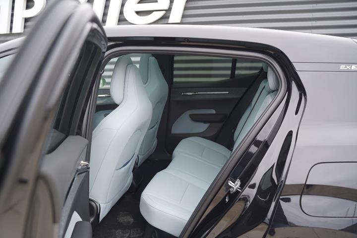 Sort Volvo EX30 fra 2025