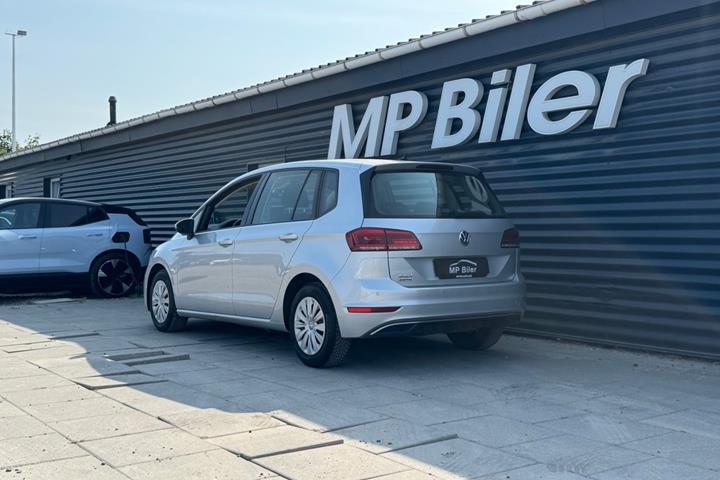 Sølv VW Golf Sportsvan fra 2019