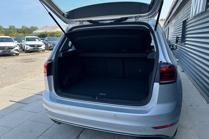 Sølv VW Golf Sportsvan fra 2019