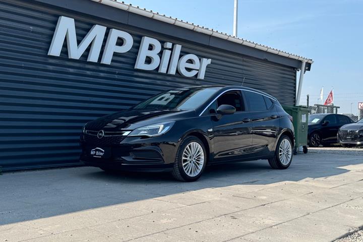 Sort Opel Astra fra 2018