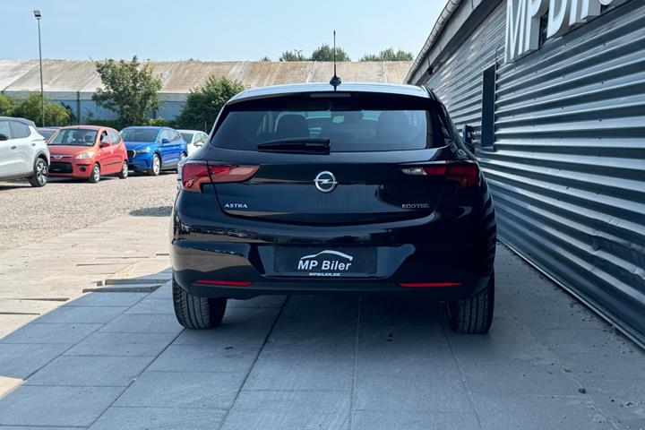 Sort Opel Astra fra 2018
