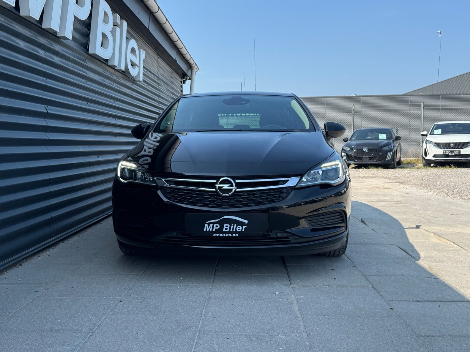 Sort Opel Astra fra 2018