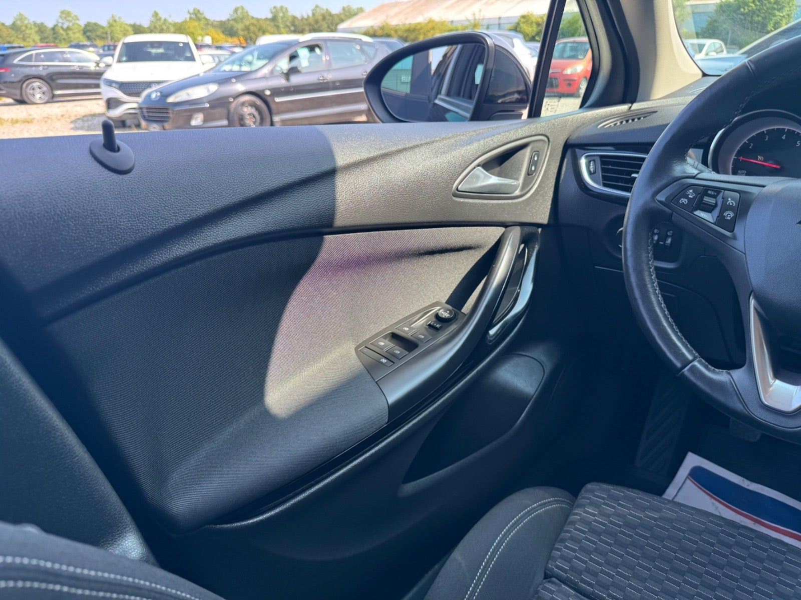 Sort Opel Astra fra 2018
