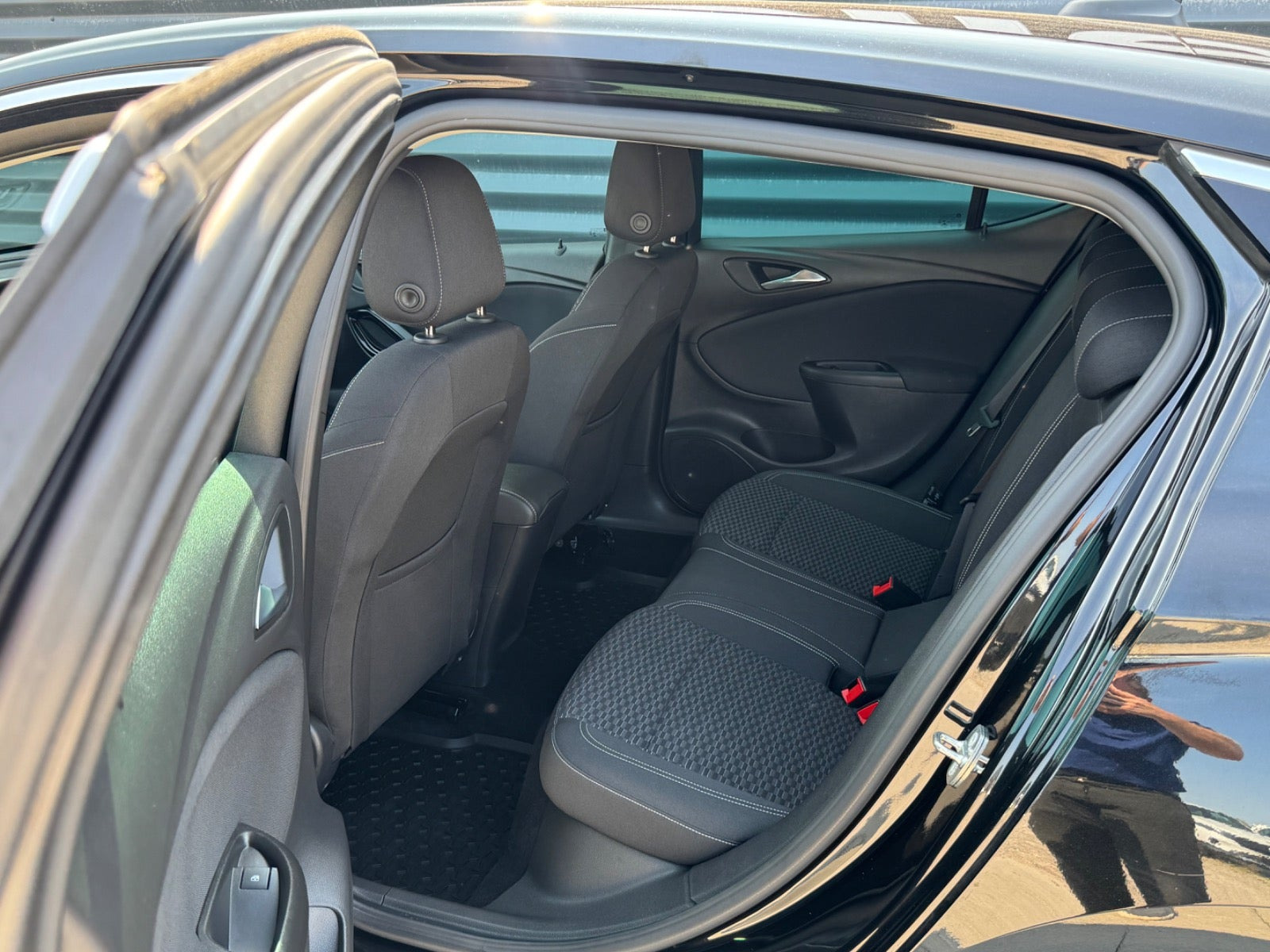 Sort Opel Astra fra 2018