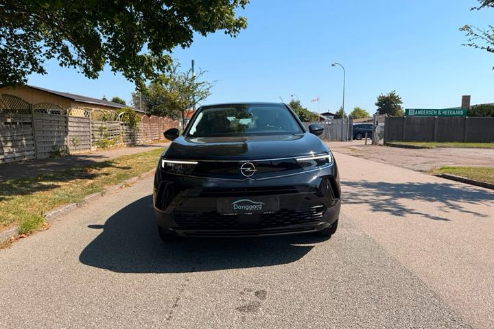 Sort Opel Mokka-e fra 2023
