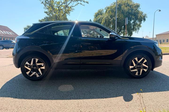 Sort Opel Mokka-e fra 2023