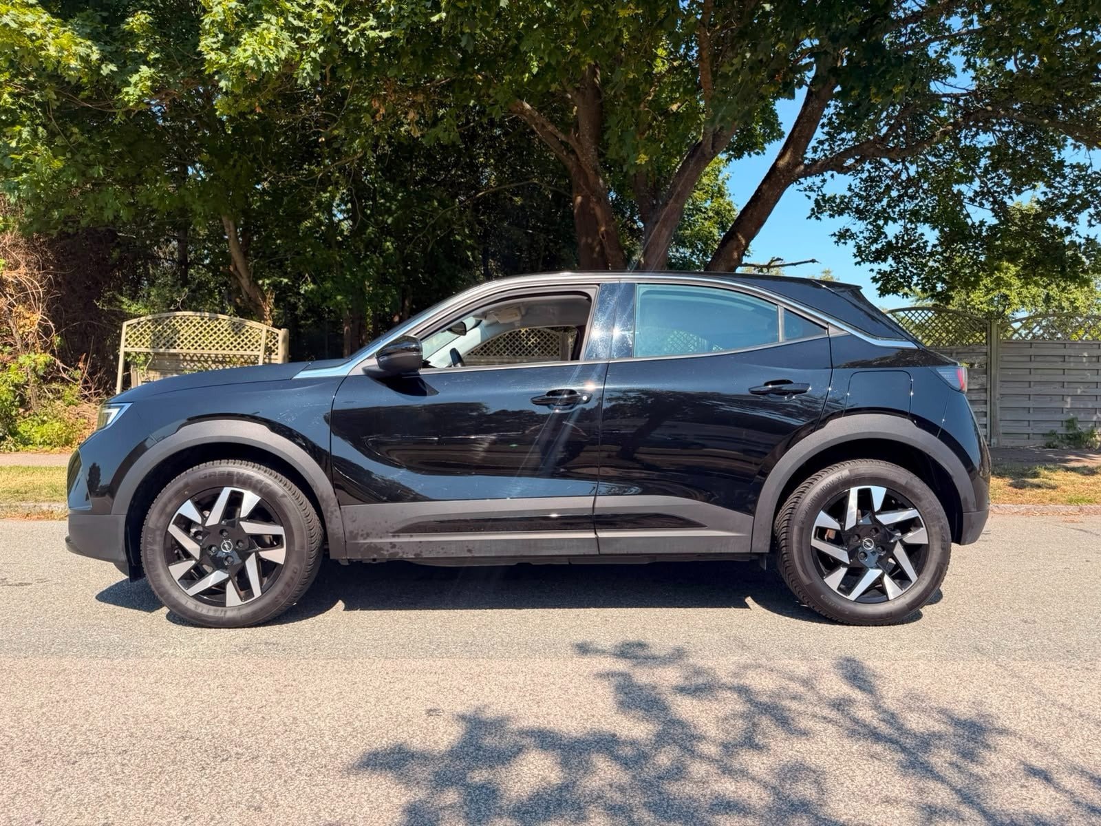 Sort Opel Mokka-e fra 2023