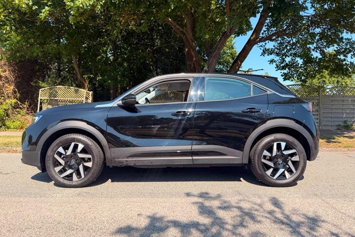 Sort Opel Mokka-e fra 2023