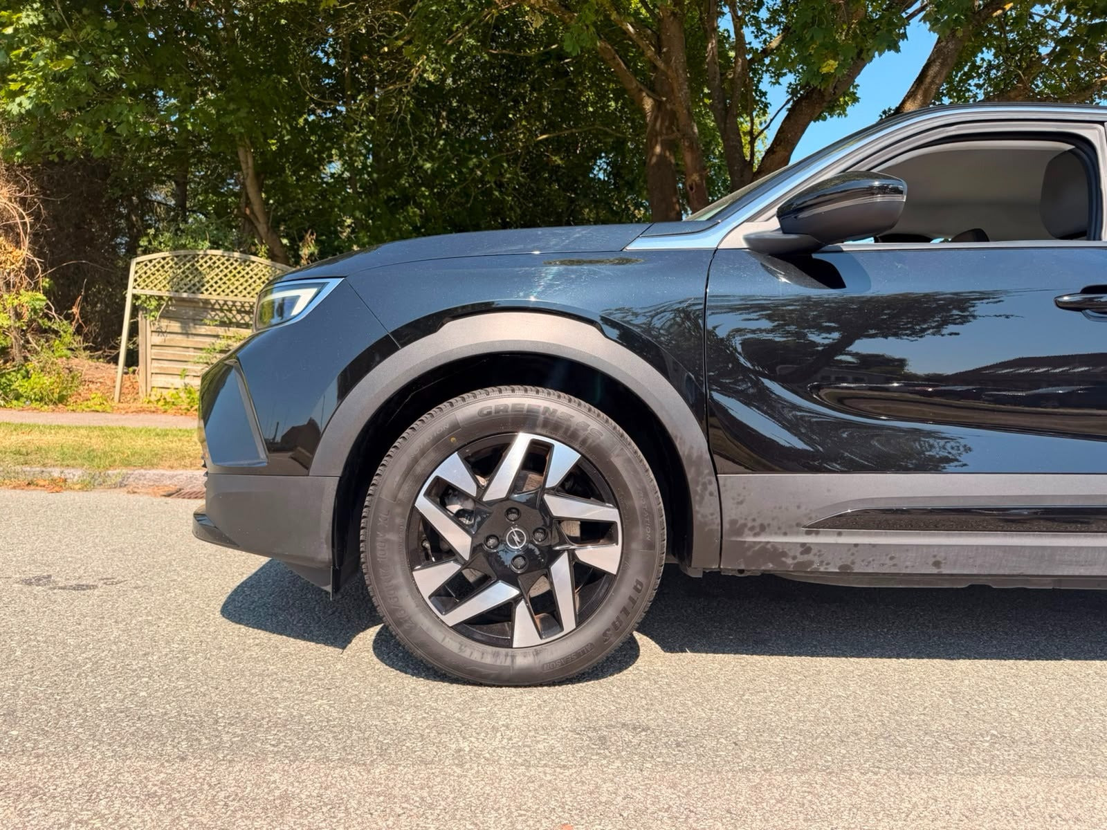 Sort Opel Mokka-e fra 2023
