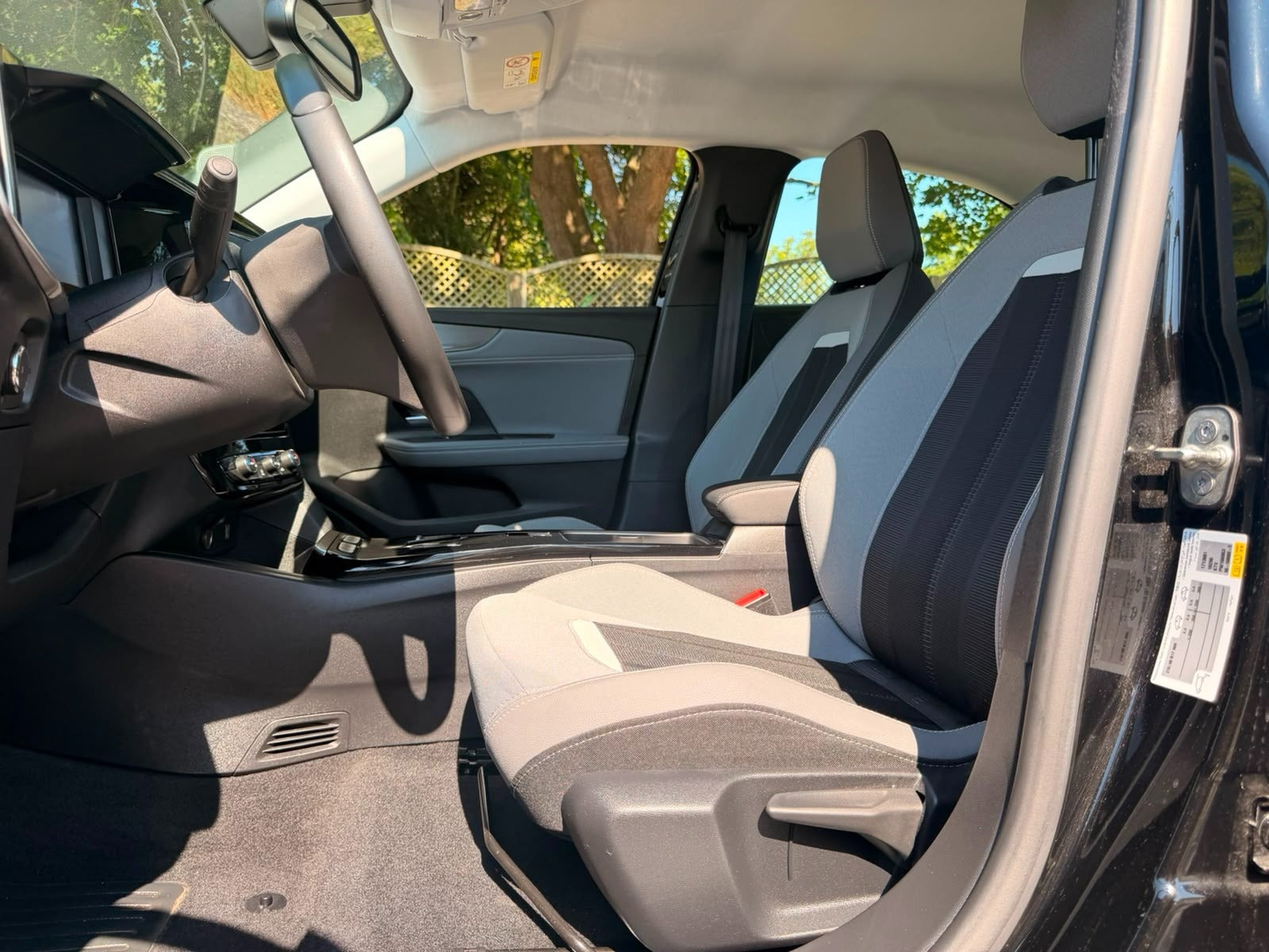 Sort Opel Mokka-e fra 2023