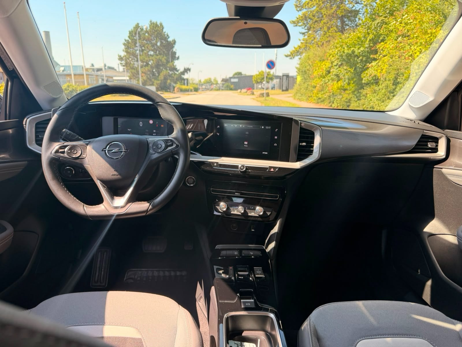 Sort Opel Mokka-e fra 2023