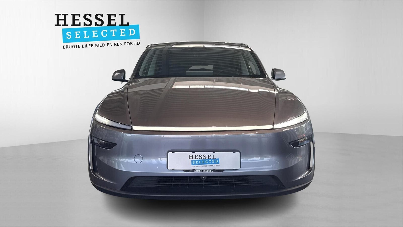 Sølv Tesla Model Y fra 2025