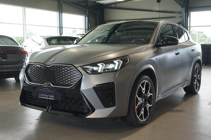 Grå BMW iX2 fra 2024