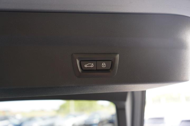 Grå BMW iX2 fra 2024