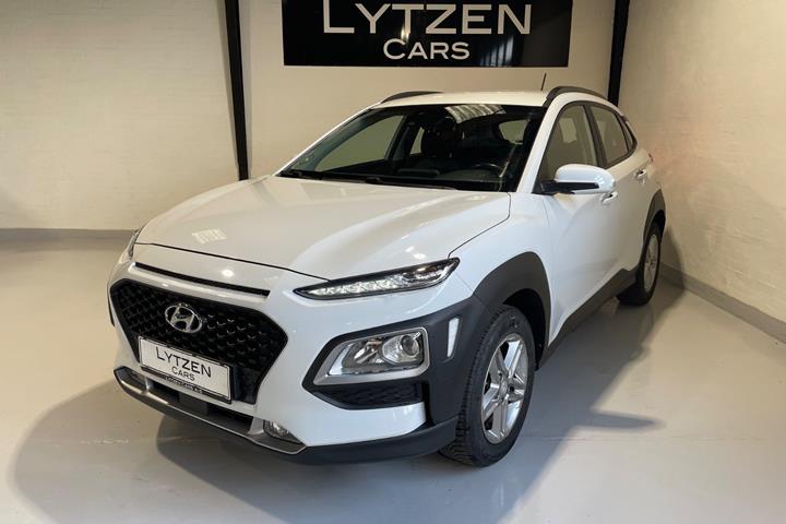 Hvid Hyundai Kona fra 2020 set udefra