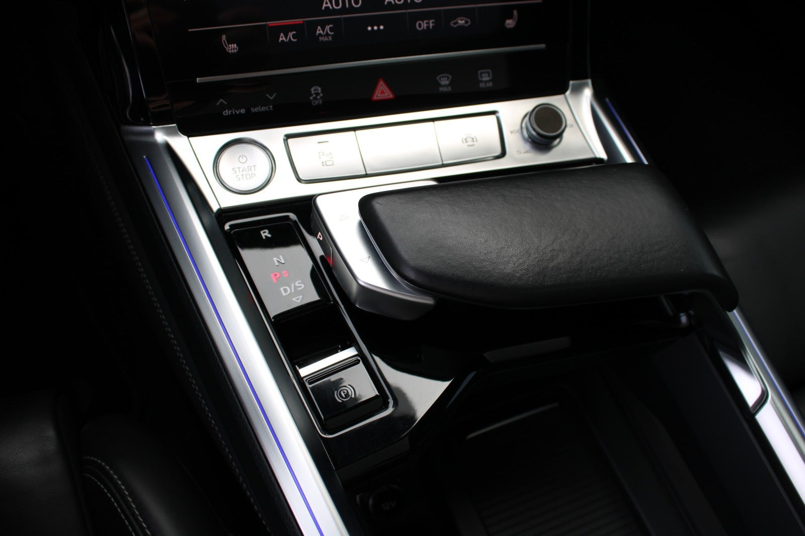 Hvid Audi e-tron fra 2020