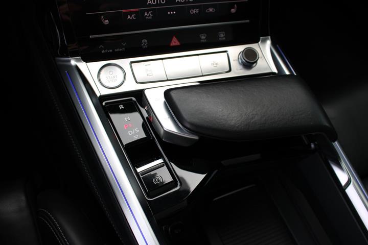Hvid Audi e-tron fra 2020