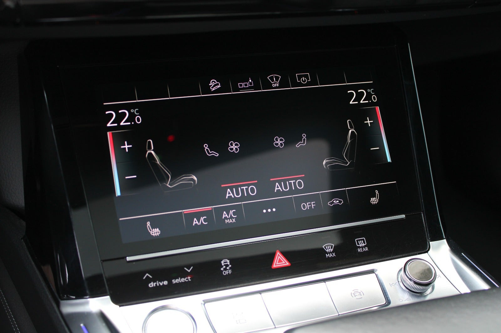 Hvid Audi e-tron fra 2020