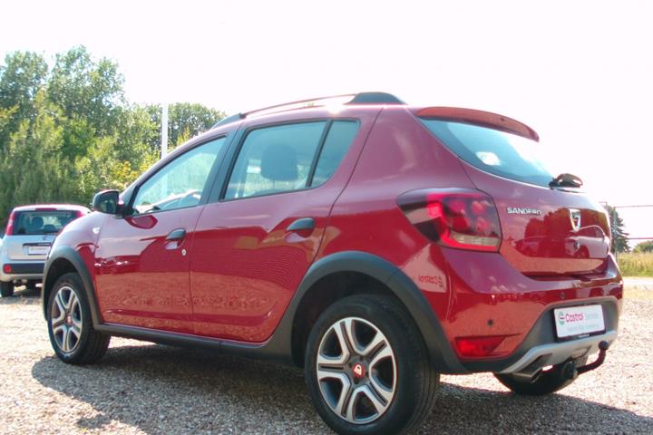 Rød Dacia Sandero fra 2018