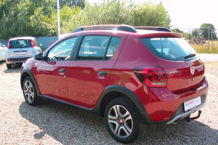 Rød Dacia Sandero fra 2018
